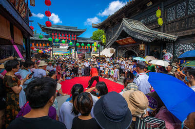 国庆特辑 人潮汹涌的象山影视城，影视与节日共舞